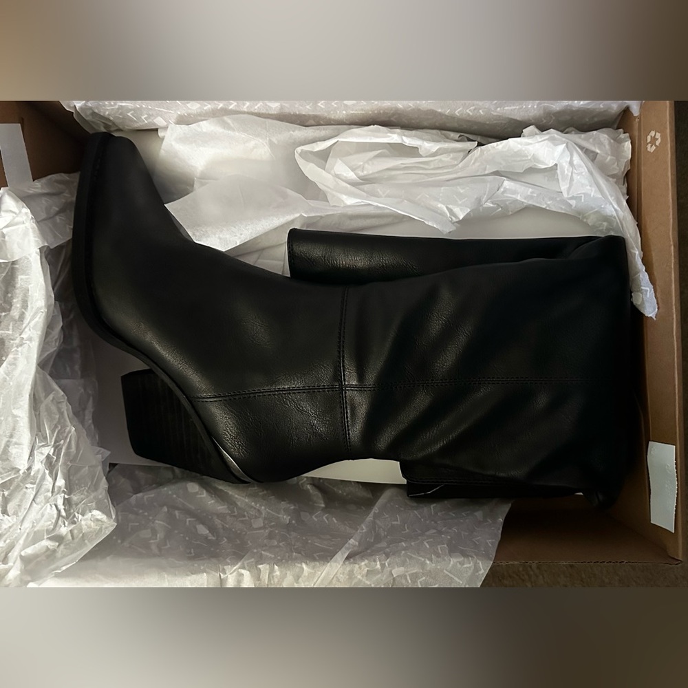 Zodiac black knee high boots, size 7M, never been worn.
